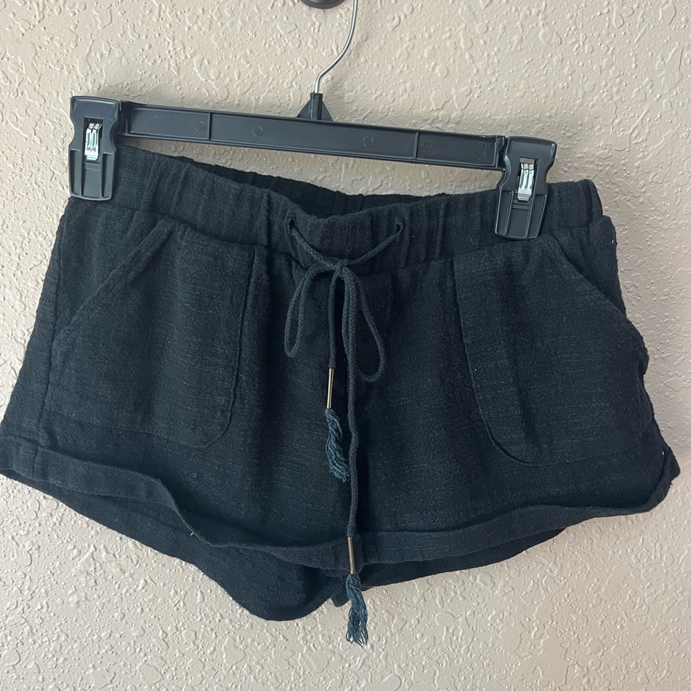 Womens Rip Curl Black Cuffed Shorts Front and Back Pockets Tie Waist Sz XS EUC